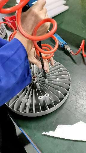 led high bay light housing deburring