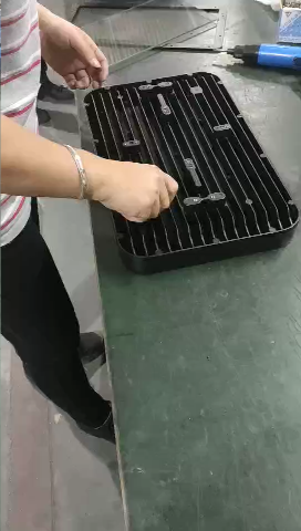 LED high bay light housing assembly